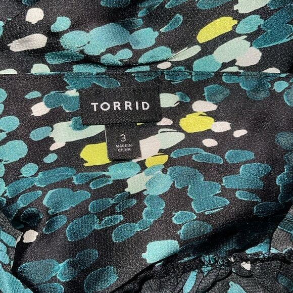 TORRID 3 GreenV-shaped wrap Satin woven blouson sleeves smocked cuff.back tie. - Picture 9 of 11